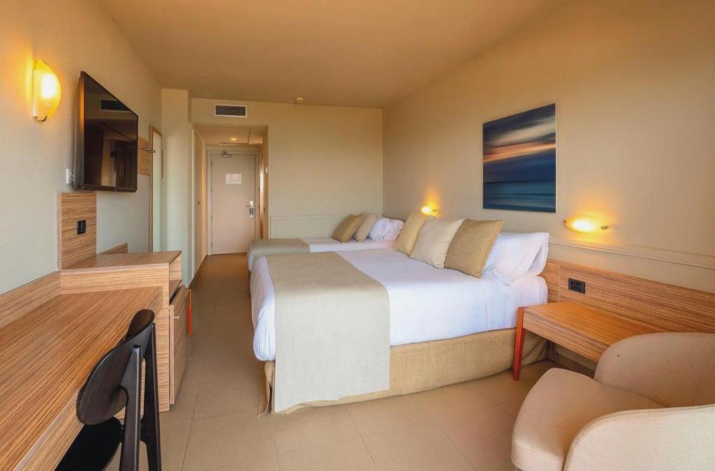 Disconnect in a 4* hotel on the coast of Barcelona - Aqua Hotel Promenade & Spa