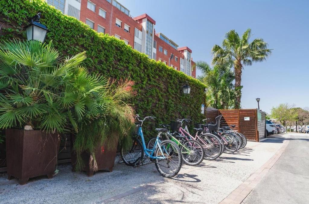 Live the tranquility of a campsite on the Costa Dorada - La Siesta Salou Camping Resort