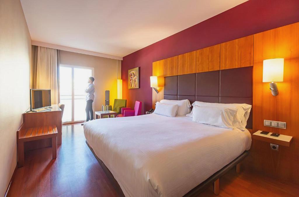 Num Hotel