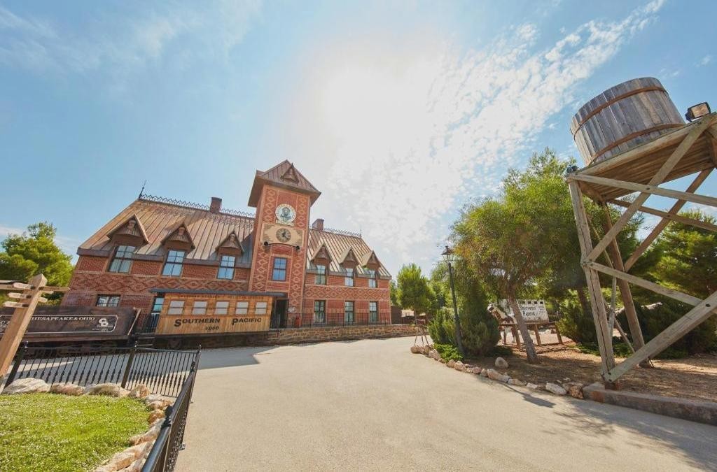 Familienspaß zu Halloween in PortAventura & Ferrari Land - Hotel Gold River at PortAventura World