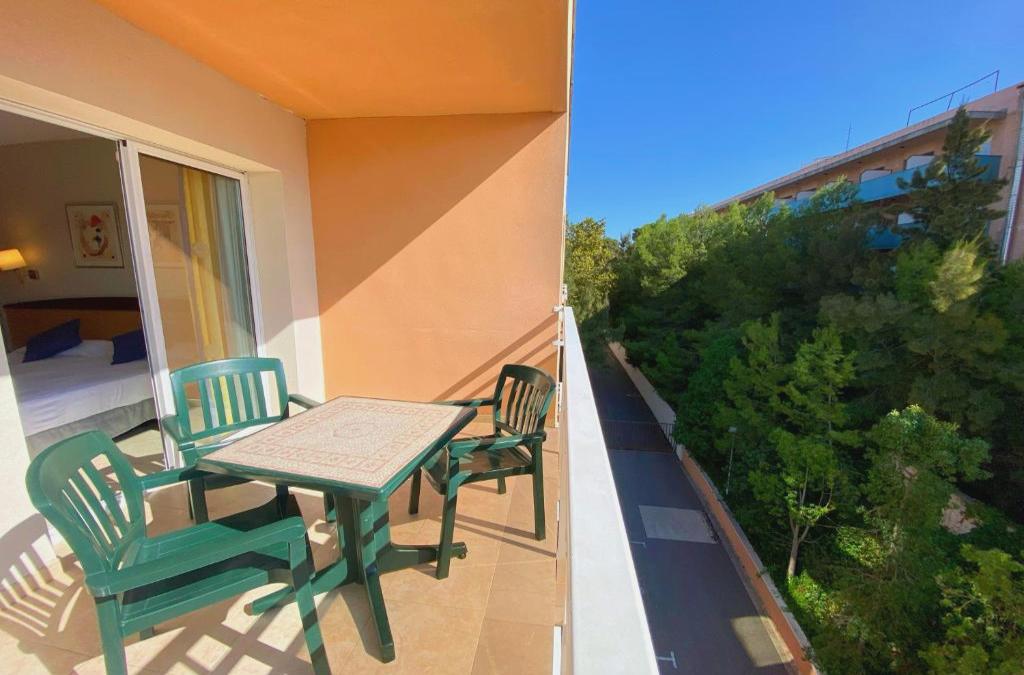 Unwind in Cap Salou - Aparthotel SunClub Salou 4* - Aparthotel SunClub Salou