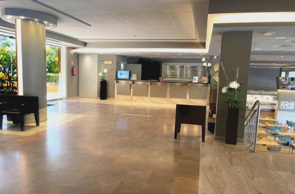 Unwind in Cap Salou - Aparthotel SunClub Salou 4* - Aparthotel SunClub Salou