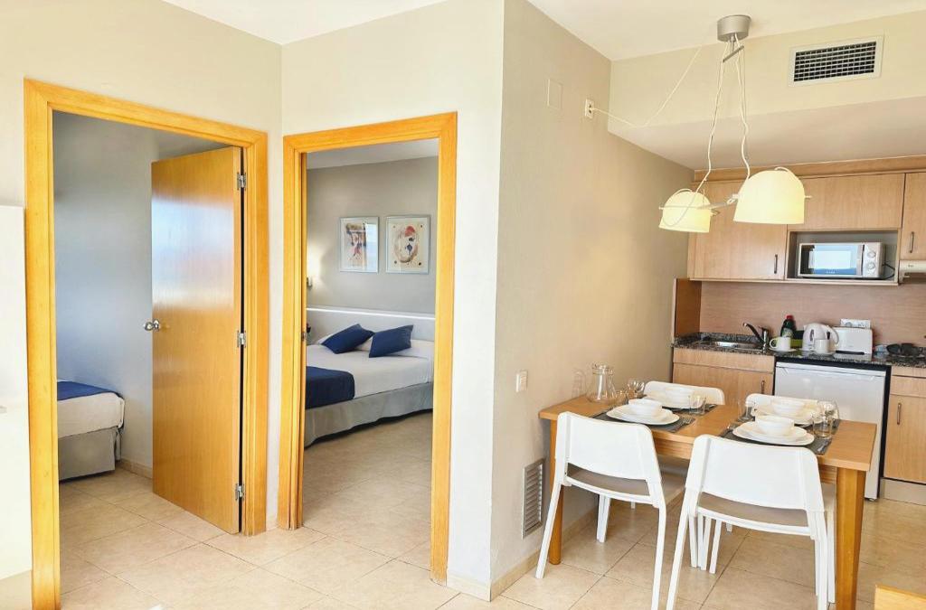 Unwind in Cap Salou - Aparthotel SunClub Salou 4* - Aparthotel SunClub Salou