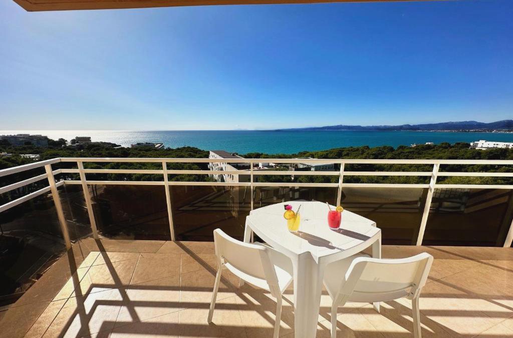 Unwind in Cap Salou - Aparthotel SunClub Salou 4* - Aparthotel SunClub Salou