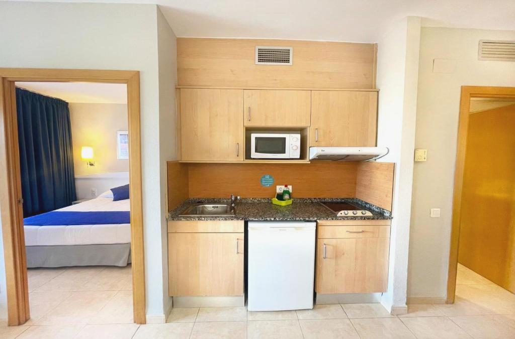 Unwind in Cap Salou - Aparthotel SunClub Salou 4* - Aparthotel SunClub Salou