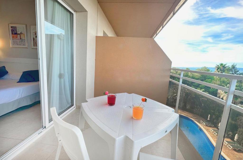 Unwind in Cap Salou - Aparthotel SunClub Salou 4* - Aparthotel SunClub Salou