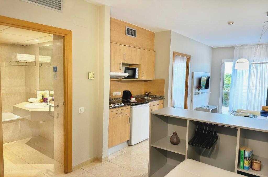 Unwind in Cap Salou - Aparthotel SunClub Salou 4* - Aparthotel SunClub Salou