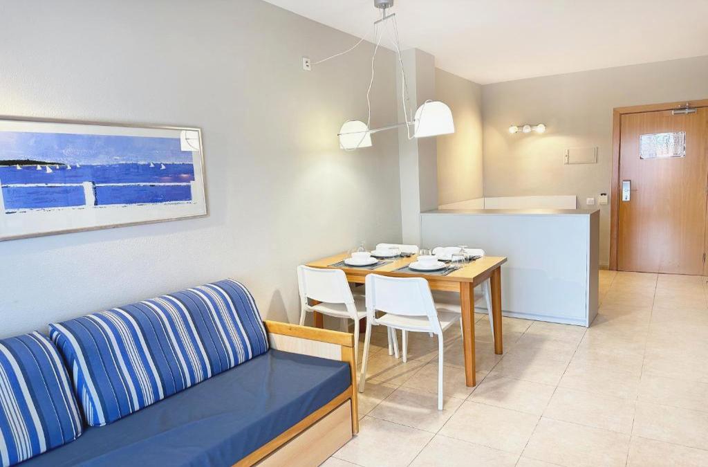 Unwind in Cap Salou - Aparthotel SunClub Salou 4* - Aparthotel SunClub Salou