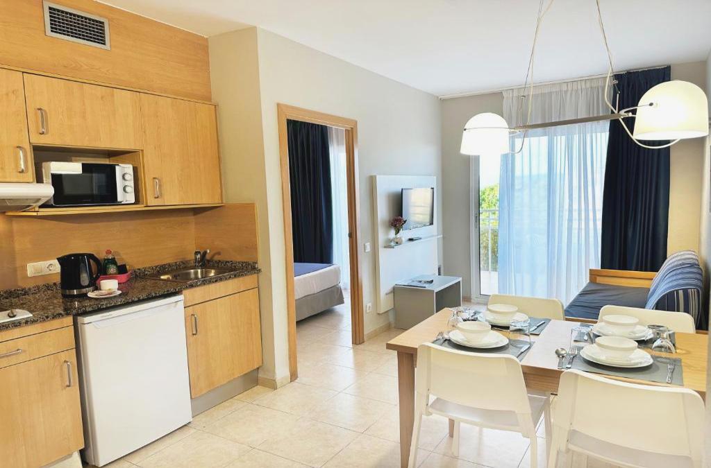 Unwind in Cap Salou - Aparthotel SunClub Salou 4* - Aparthotel SunClub Salou