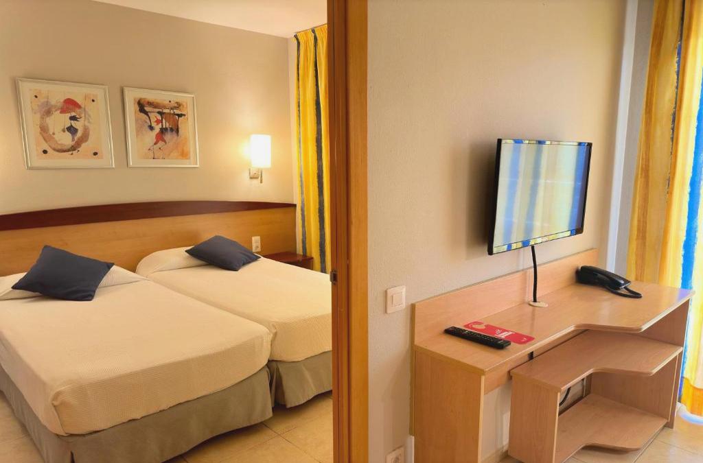 Unwind in Cap Salou - Aparthotel SunClub Salou 4* - Aparthotel SunClub Salou