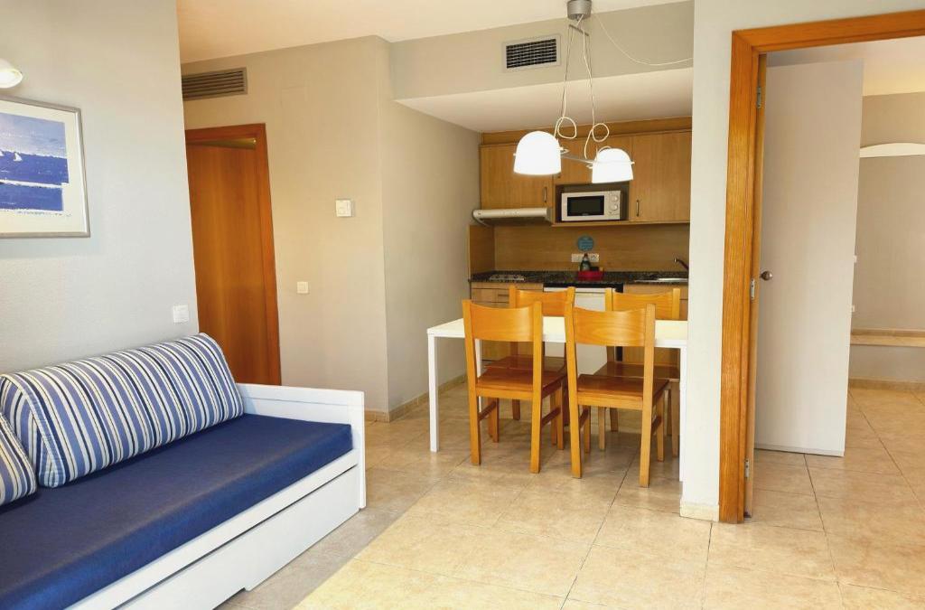 Unwind in Cap Salou - Aparthotel SunClub Salou 4* - Aparthotel SunClub Salou