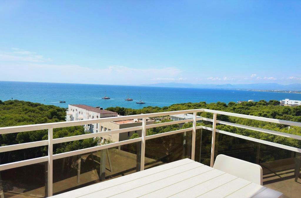 Unwind in Cap Salou - Aparthotel SunClub Salou 4* - Aparthotel SunClub Salou