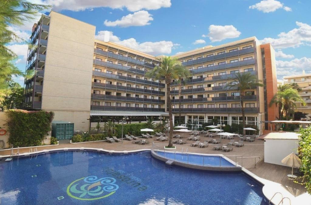Hotel Eurosalou & Spa 4* + Tickets to Aquopolis