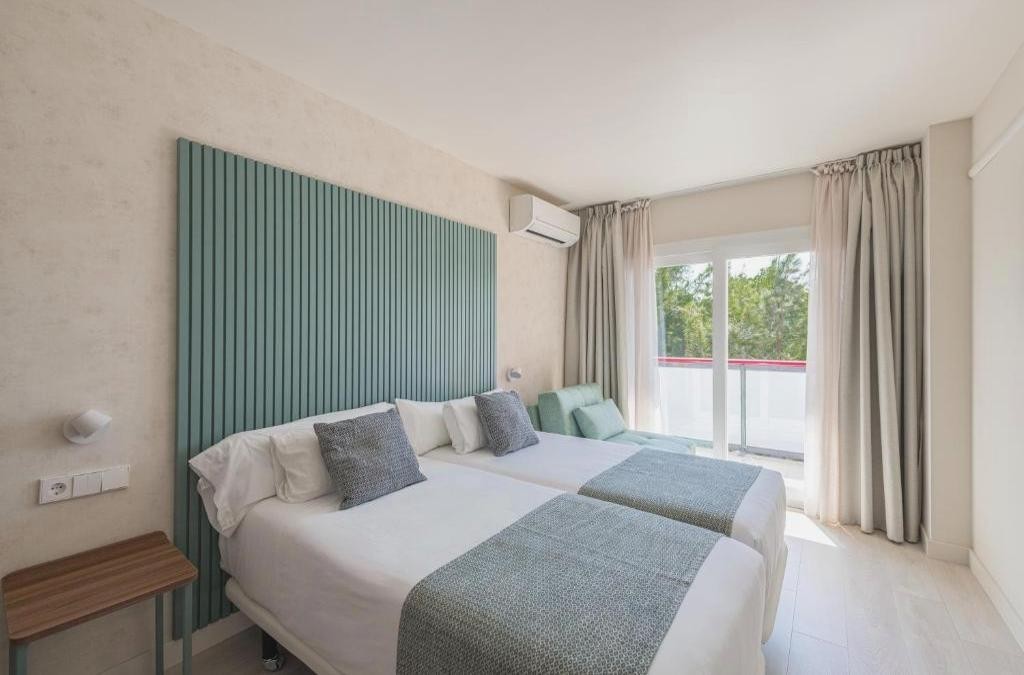Hotel Eurosalou & Spa 4* + Tickets to Aquopolis