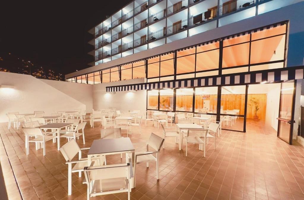 Salou for adults, right by Cala Font - SunClub CalaVinya