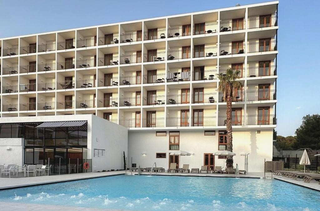 Salou for adults, right by Cala Font - SunClub CalaVinya