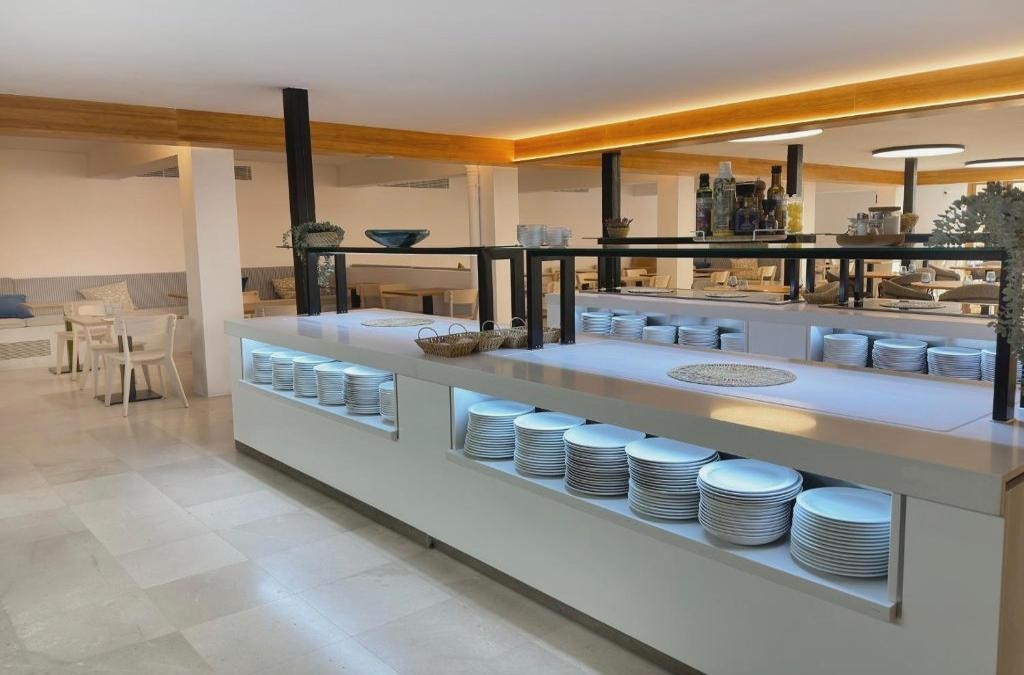 Salou for adults, right by Cala Font - SunClub CalaVinya