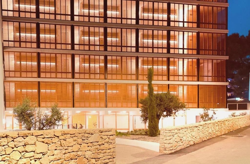 Salou for adults, right by Cala Font - SunClub CalaVinya