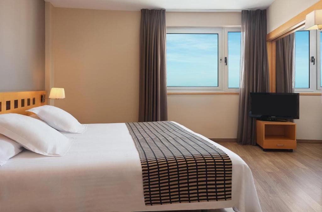 Family Offer in Costa Dorada: Hotel + Tickets to PortAventura Park and Ferrari Land!