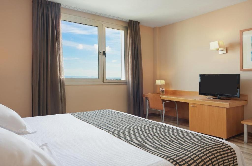 Family Offer in Costa Dorada: Hotel + Tickets to PortAventura Park and Ferrari Land!