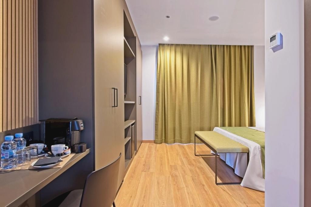 Madrid City Break + Tickets to Warner Theme Park! - DWO Colours Alcalá