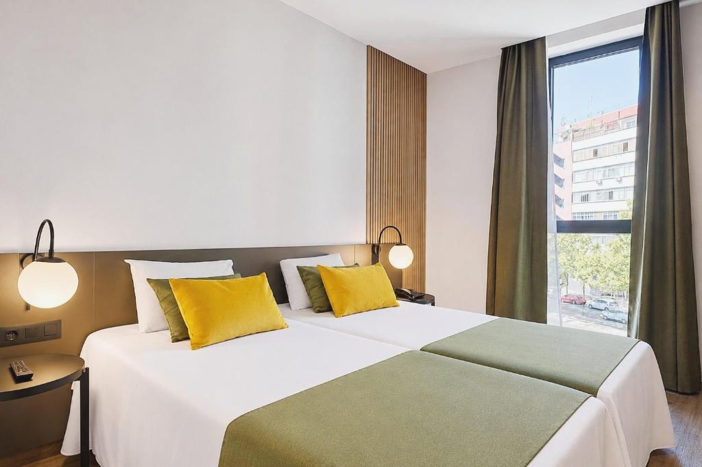 Madrid City Break + Tickets to Warner Theme Park!