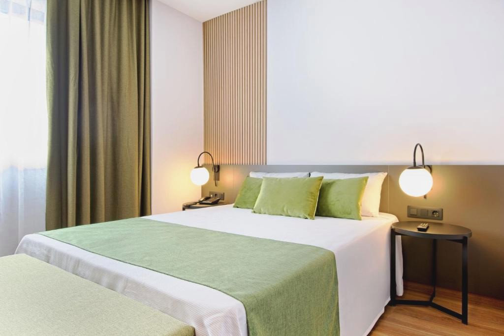 Madrid City Break + Tickets to Warner Theme Park!