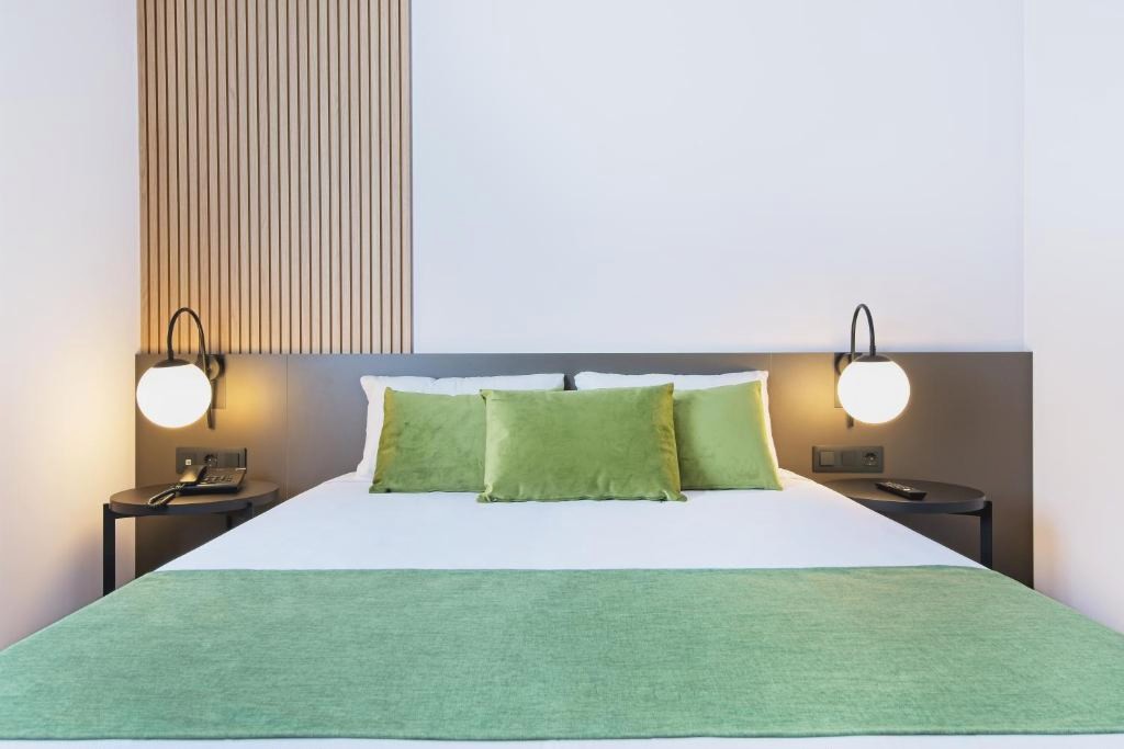 Madrid City Break + Tickets to Warner Theme Park! - DWO Colours Alcalá