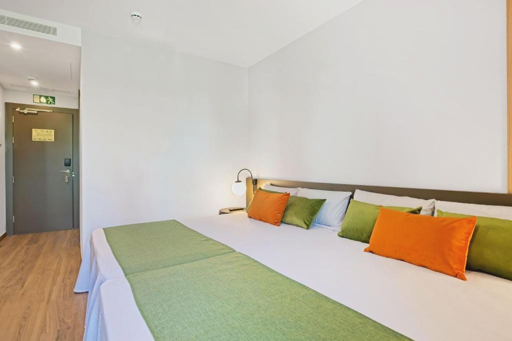 Madrid City Break + Tickets to Warner Theme Park! - DWO Colours Alcalá