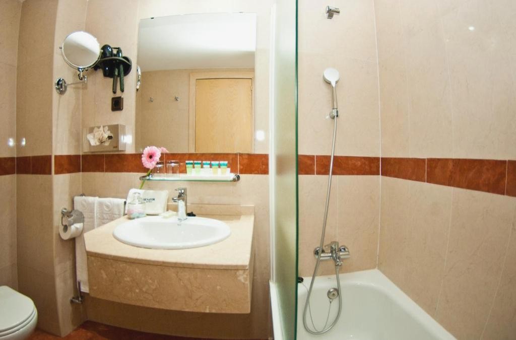 Experience Madrid: Rooftop Pool Stay on the Iconic Castellana Avenue - Bypillow Castellana