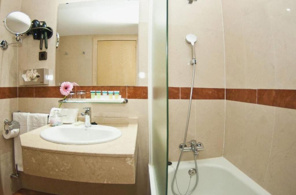 Experience Madrid: Rooftop Pool Stay on the Iconic Castellana Avenue - Bypillow Castellana