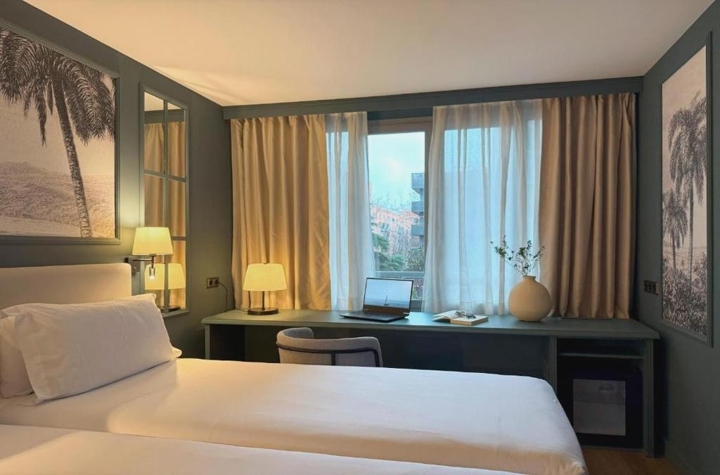 Experience Madrid: Rooftop Pool Stay on the Iconic Castellana Avenue - Bypillow Castellana