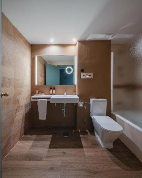 Experience Madrid: Rooftop Pool Stay on the Iconic Castellana Avenue - Bypillow Castellana