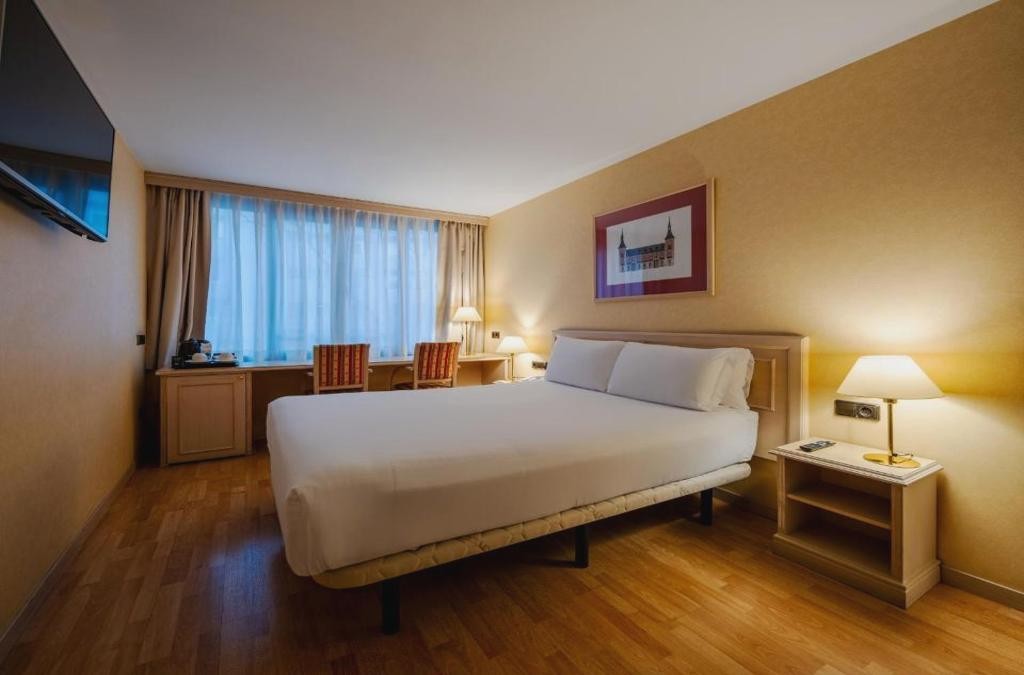 Experience Madrid: Rooftop Pool Stay on the Iconic Castellana Avenue - Bypillow Castellana