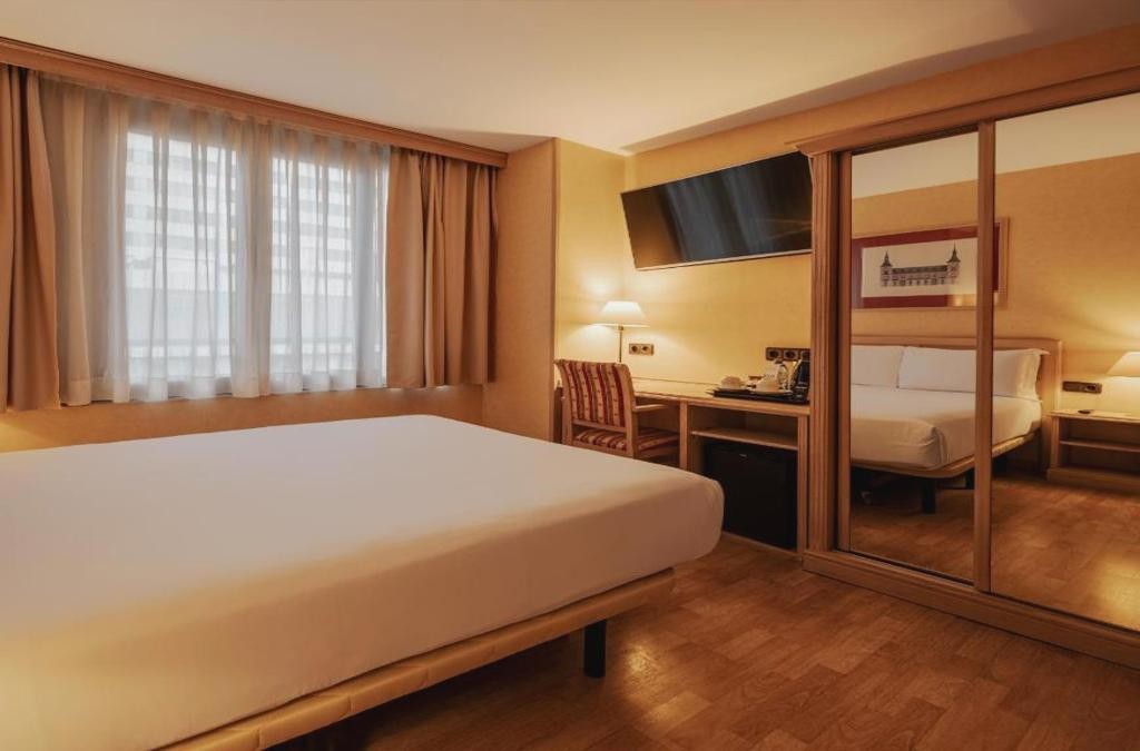 Experience Madrid: Rooftop Pool Stay on the Iconic Castellana Avenue - Bypillow Castellana