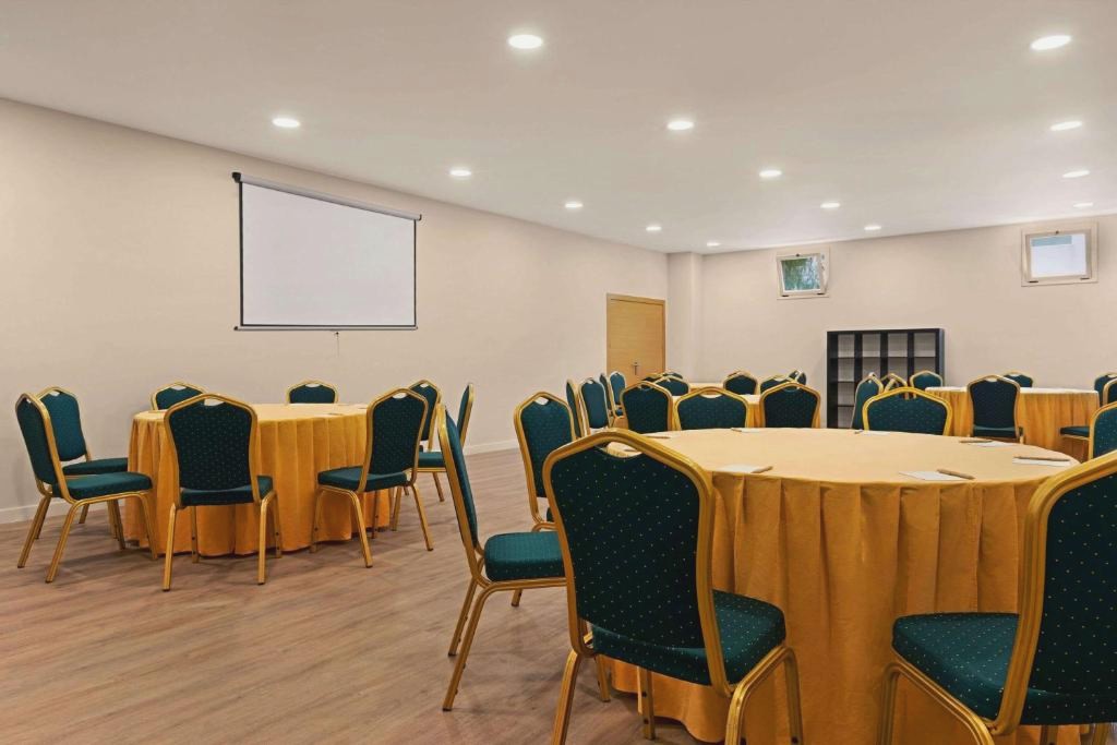 Ramada by Wyndham Valencia Almussafes