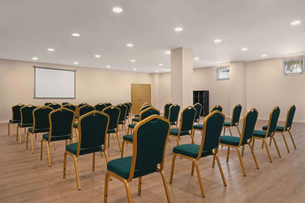 Ramada by Wyndham Valencia Almussafes