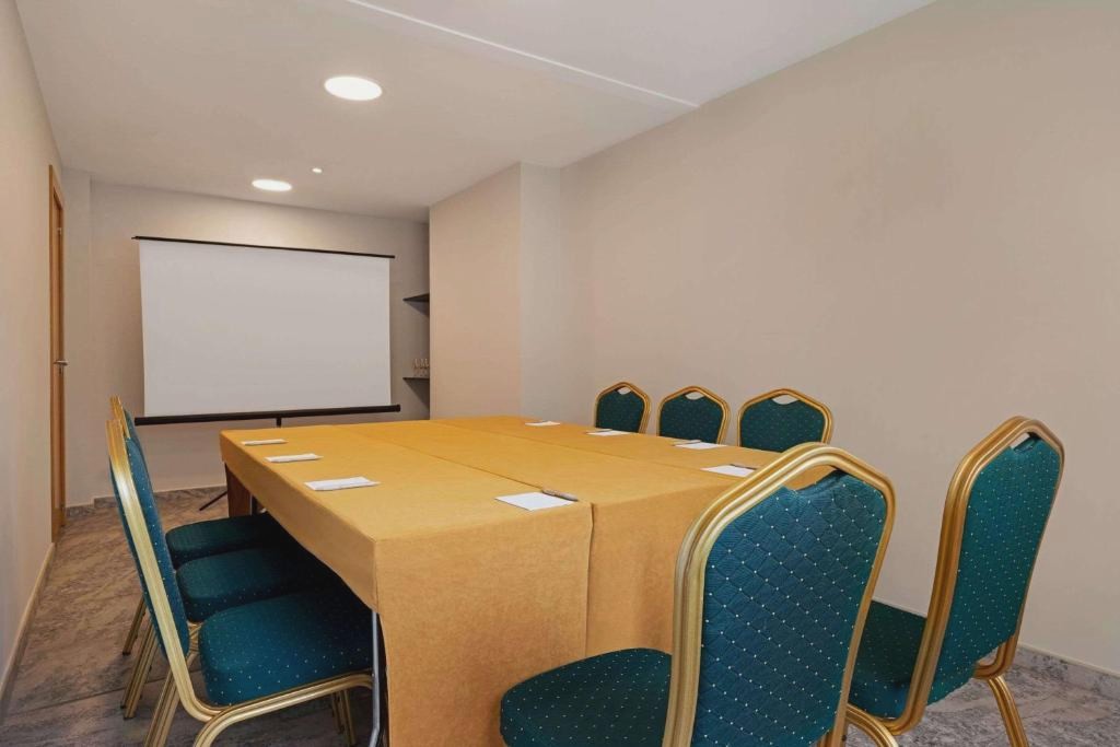 Ramada by Wyndham Valencia Almussafes