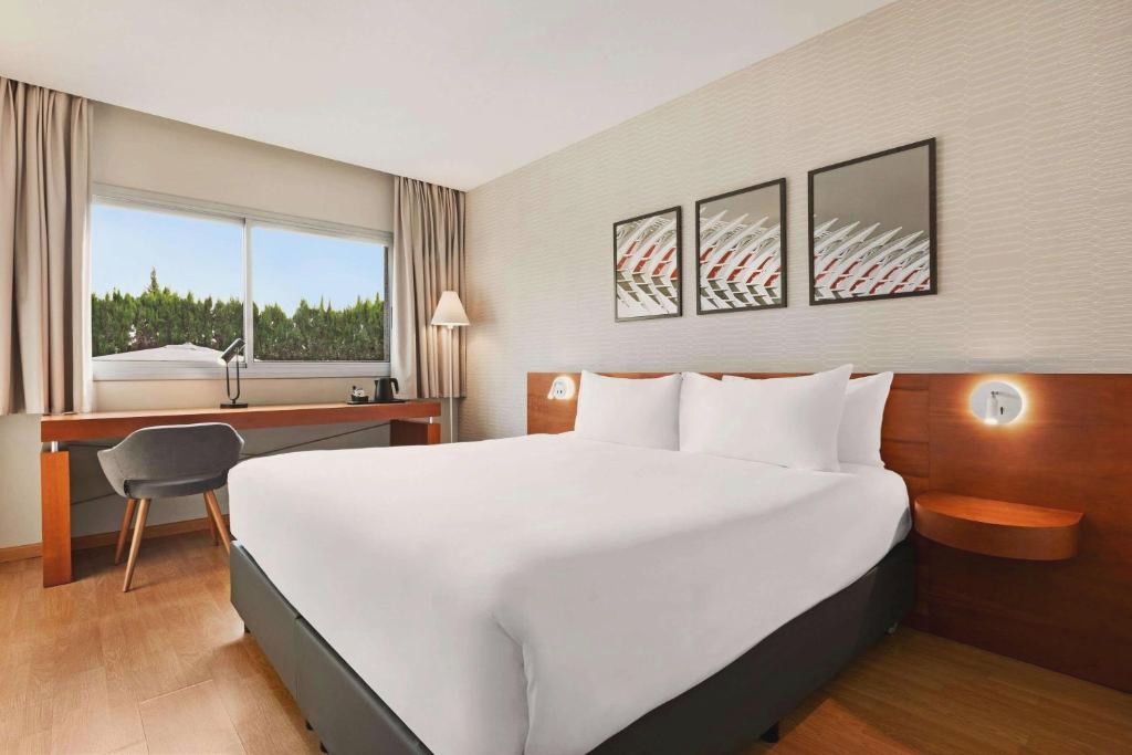 Ramada by Wyndham Valencia Almussafes