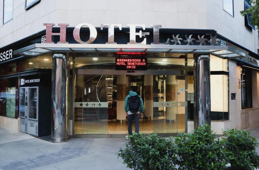 City break vibes just outside Valencia - Hotel Benetusser