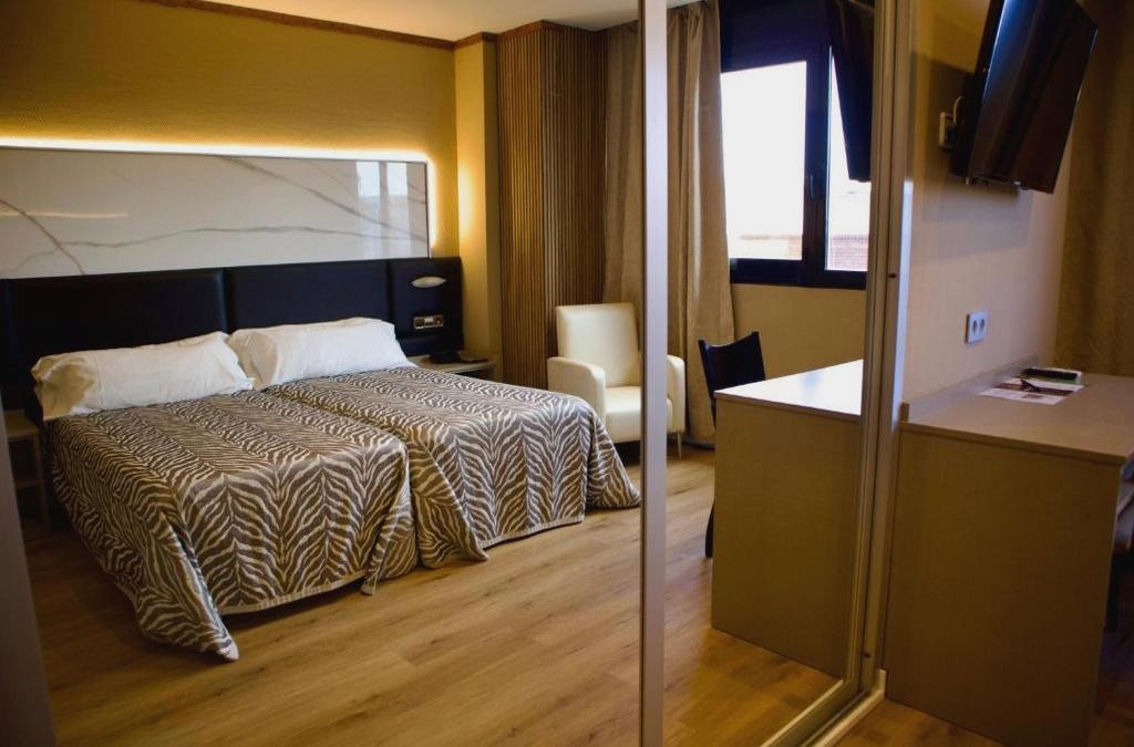 City break vibes just outside Valencia - Hotel Benetusser