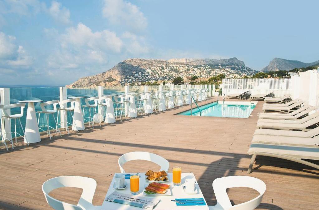 Sea views and sunshine in Calpe, Costa Blanca - Hotel Bahía Calpe by Pierre & Vacances