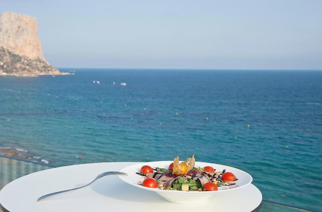 Sea views and sunshine in Calpe, Costa Blanca - Hotel Bahía Calpe by Pierre & Vacances