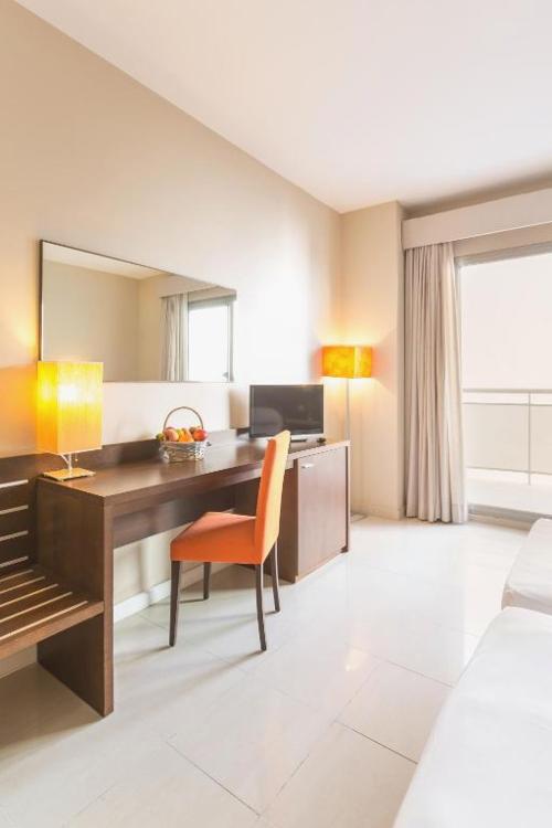 Sea views and sunshine in Calpe, Costa Blanca - Hotel Bahía Calpe by Pierre & Vacances