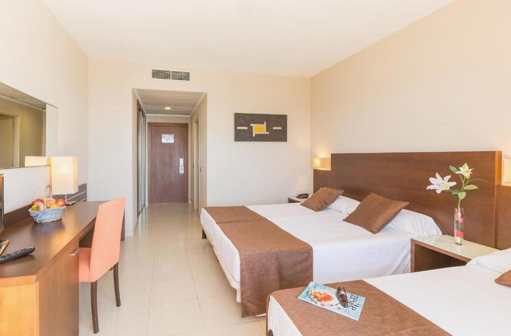 Sea views and sunshine in Calpe, Costa Blanca - Hotel Bahía Calpe by Pierre & Vacances