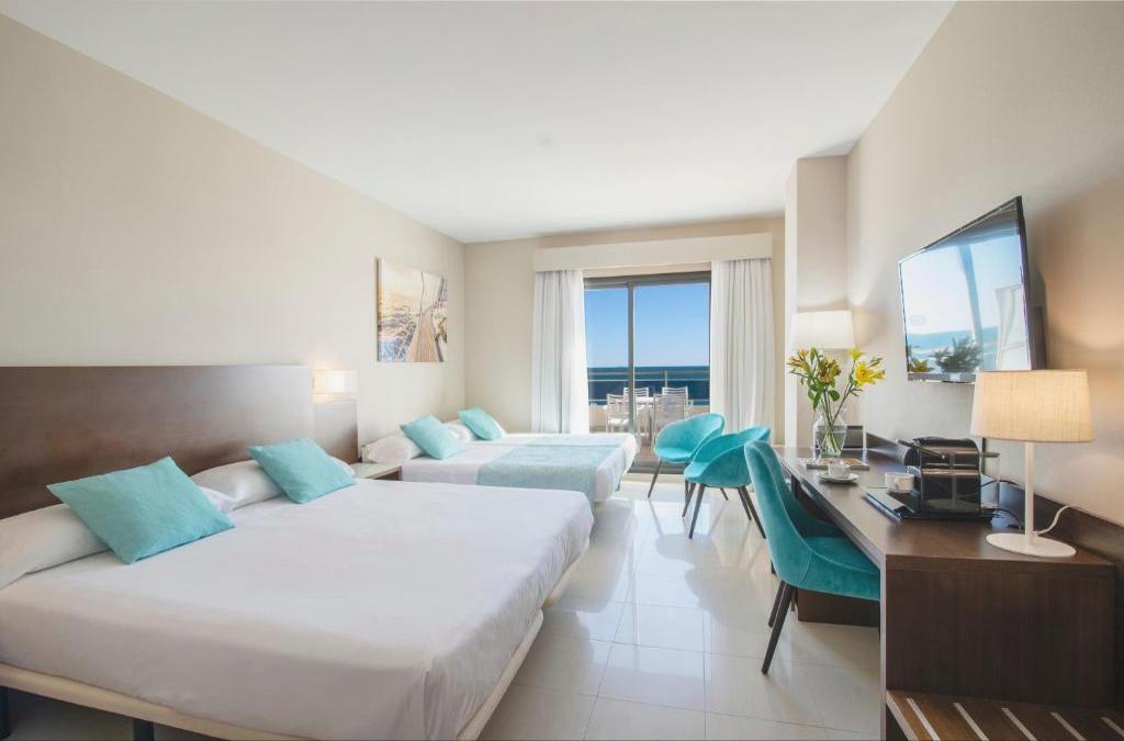 Sea views and sunshine in Calpe, Costa Blanca - Hotel Bahía Calpe by Pierre & Vacances