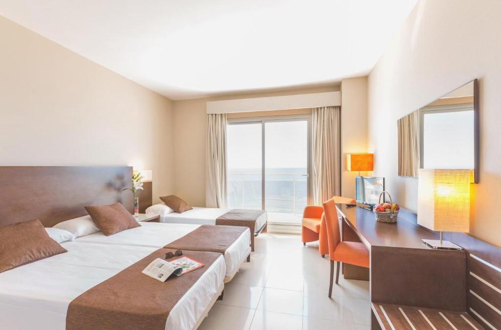 Sea views and sunshine in Calpe, Costa Blanca - Hotel Bahía Calpe by Pierre & Vacances