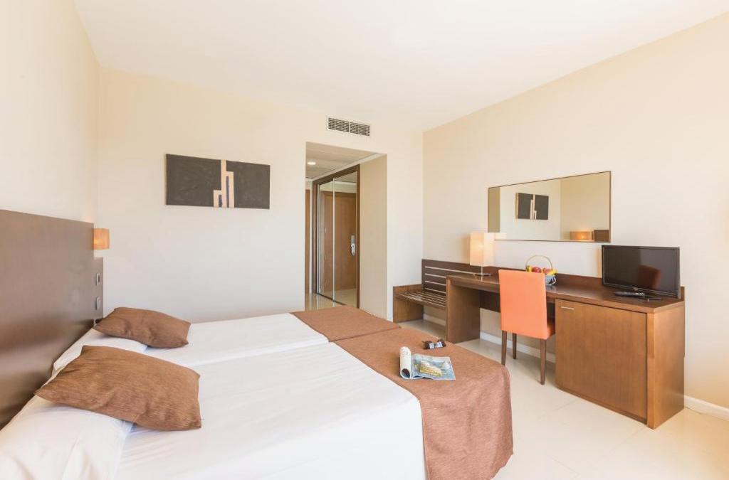 Sea views and sunshine in Calpe, Costa Blanca - Hotel Bahía Calpe by Pierre & Vacances