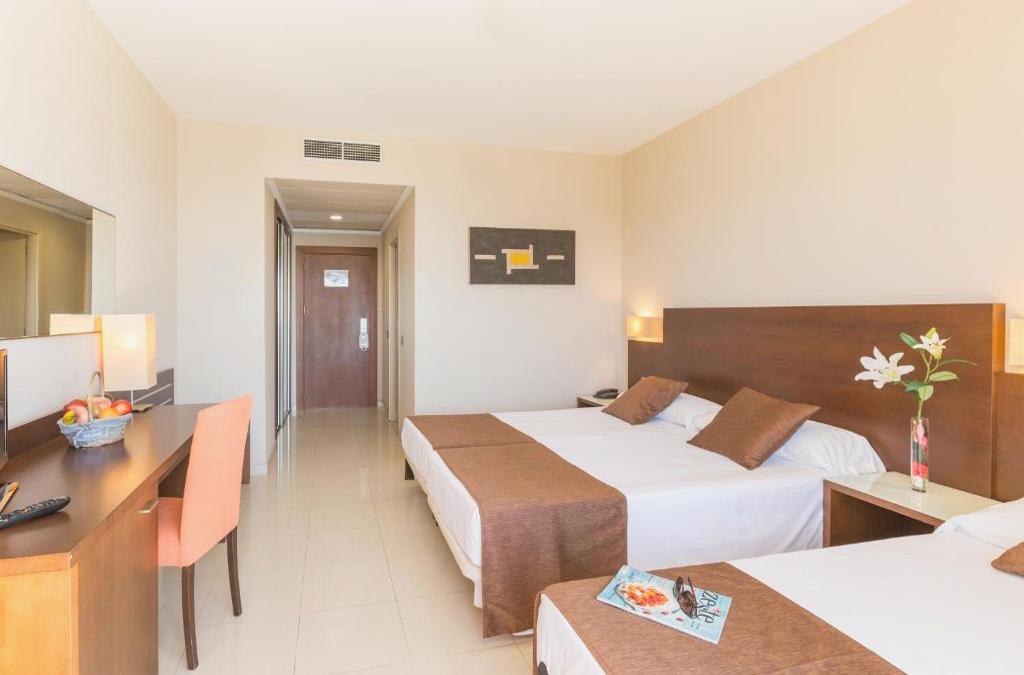 Sea views and sunshine in Calpe, Costa Blanca - Hotel Bahía Calpe by Pierre & Vacances