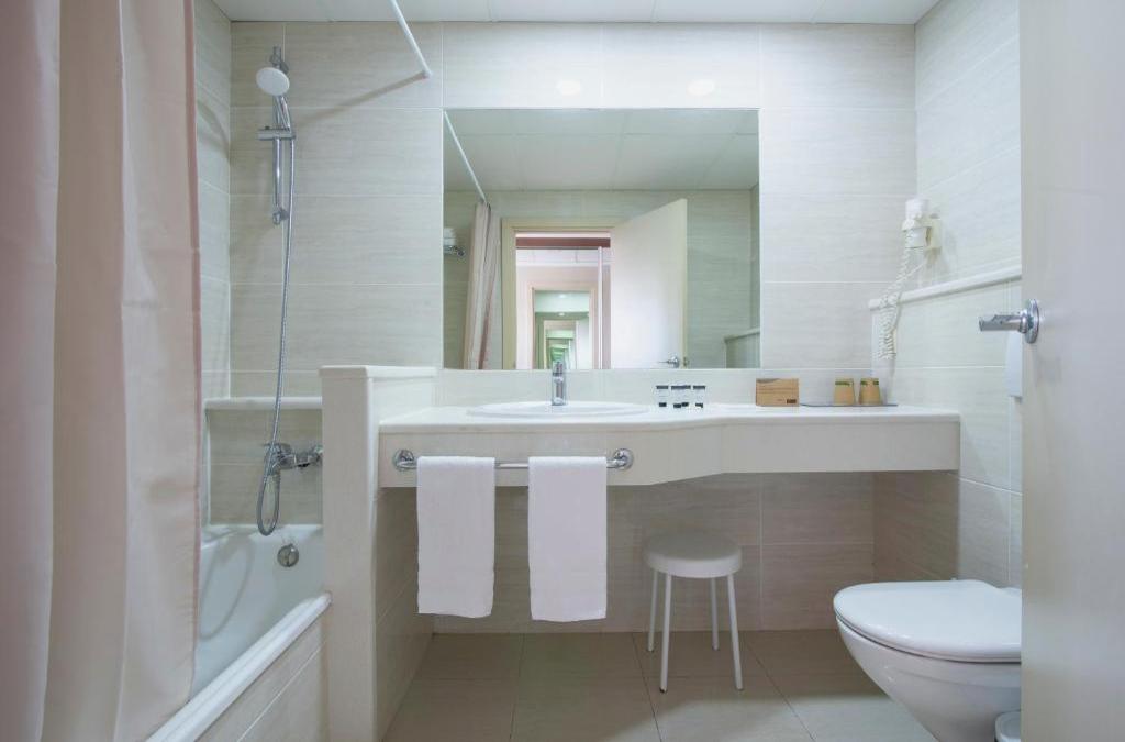 Sea views and sunshine in Calpe, Costa Blanca - Hotel Bahía Calpe by Pierre & Vacances